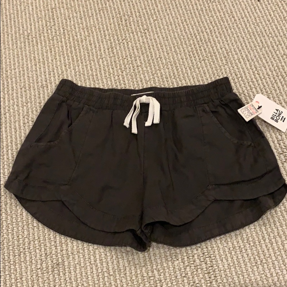 NWT Billabong “Mad for You” shorts